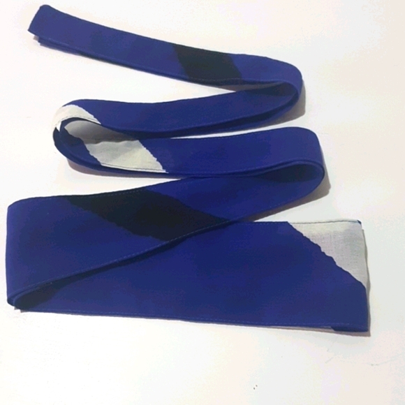 Vintage Midi length Dress with waist tie. - Picture 3 of 7